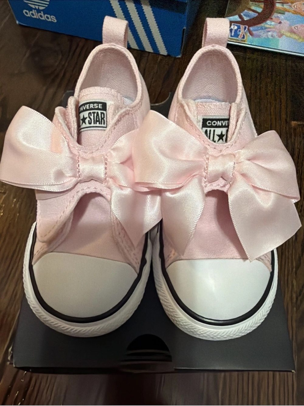 KIDS CONVERSE CTAS ONE STRAP OX PINK FROSTING/WHITE/BLACK A14349F-692-SIZE 8 Box